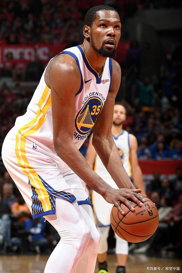 费德勒在MAD比赛中大比分获胜，败北引发热议！引发球迷热议