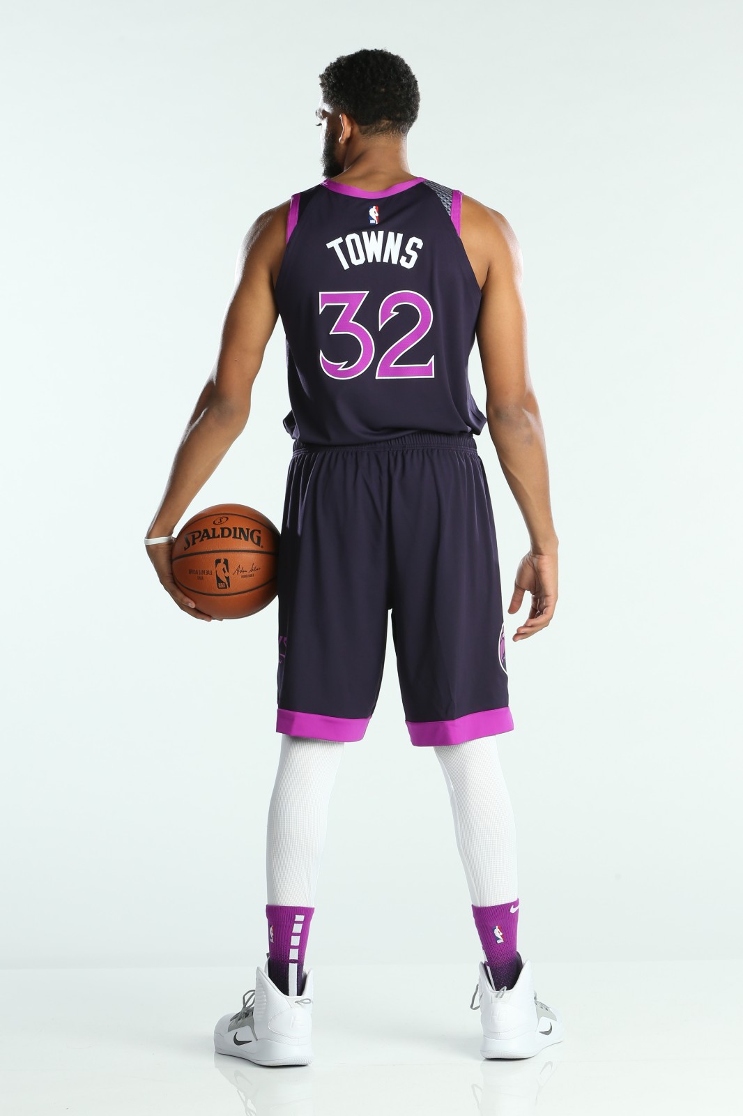 关于赛后明尼苏达森林狼调整名单以备CBA季后赛，手感冰凉环节打磨，质疑声仍在，轮换策略成焦点的信息